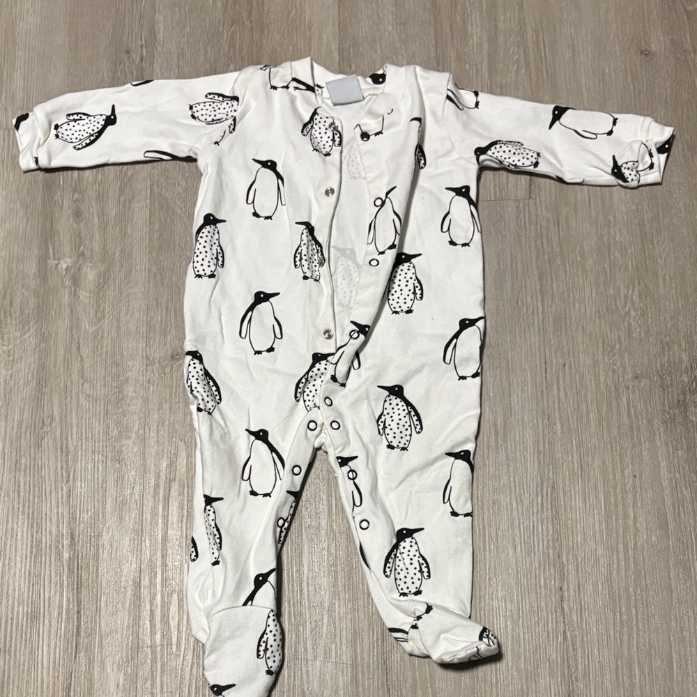 Fred & Noah Charming Penguin Print Kids Footie 100% cotton